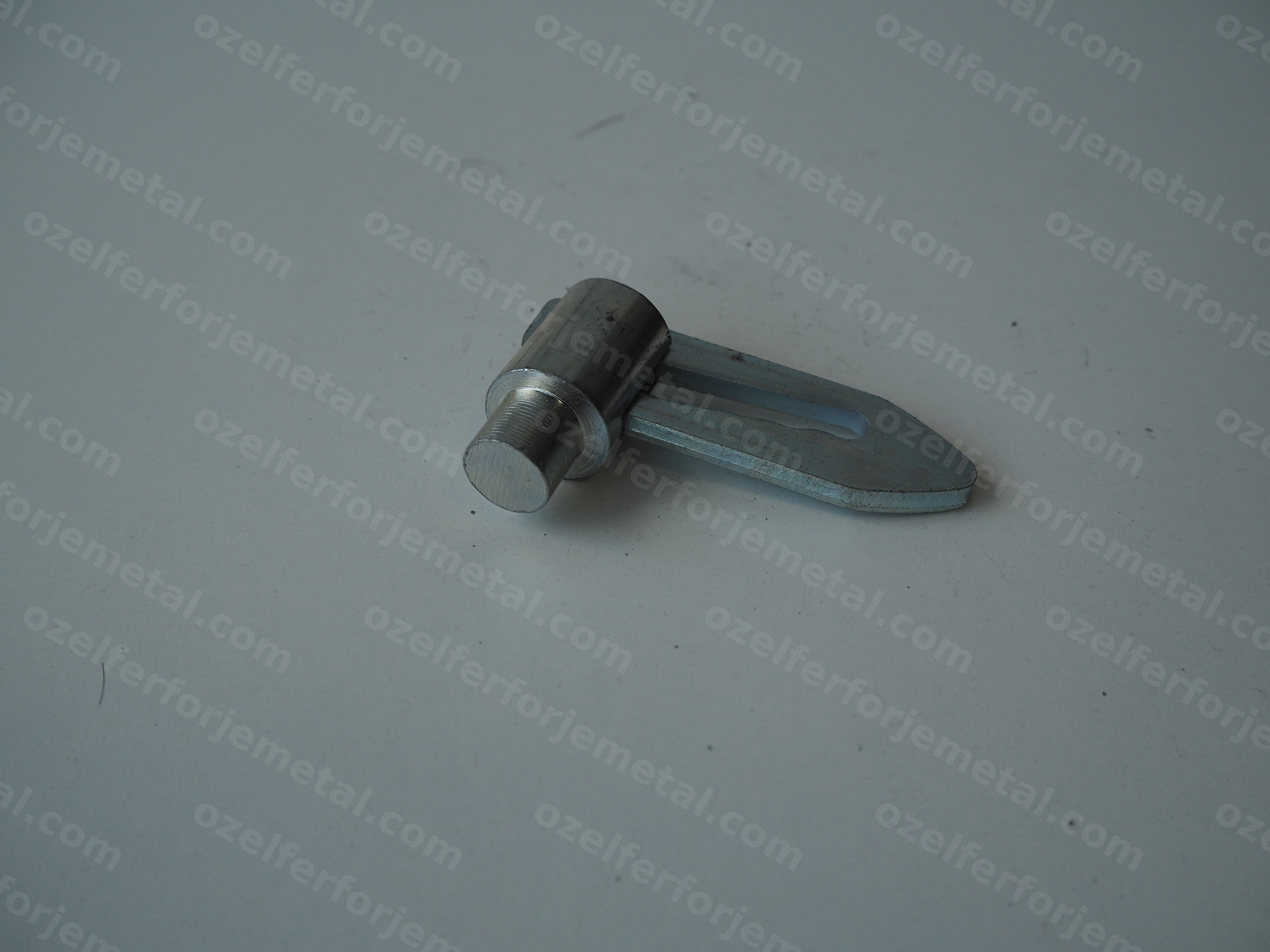 TIRTIKLI KİLİT ERKEK