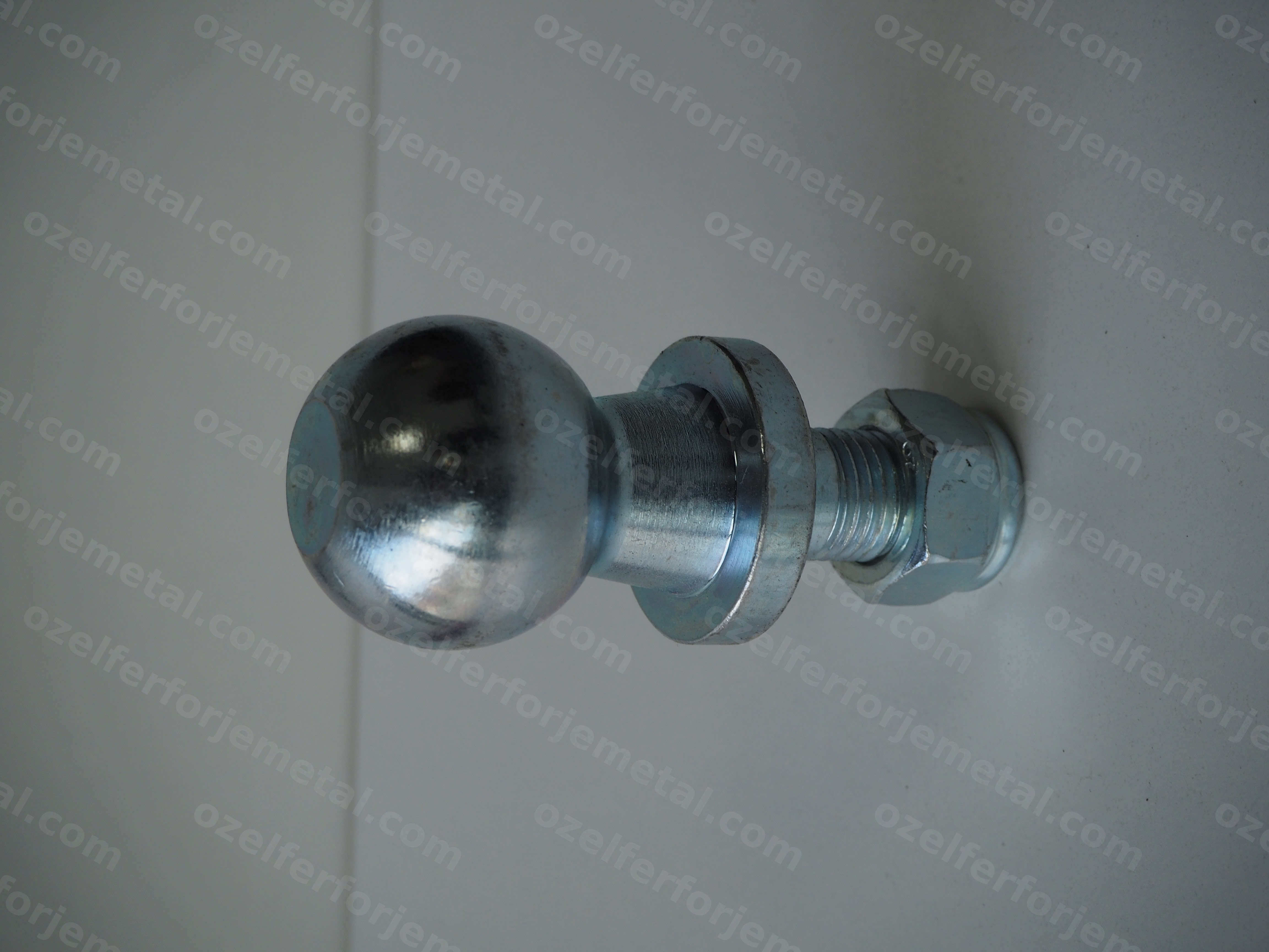 YUVARLAK BAŞLI ÇEKİ DEMİRİ VİDALI